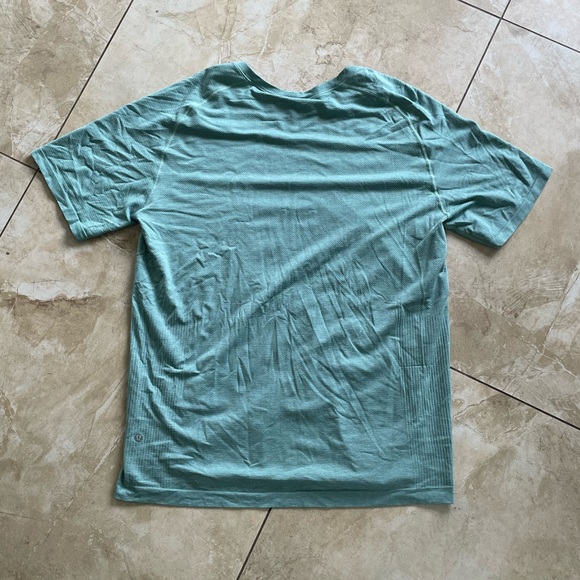 Lululemon Training Short Sleeve Shirt - Picture 4 of 4